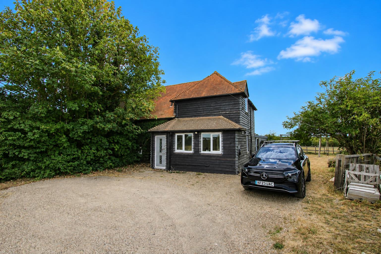 3 bed property in Telegraph Track, Carshalton